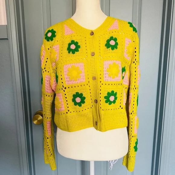 New Shop Talulah Crochet Knit Cropped Daisy Sweater - Picture 2 of 10